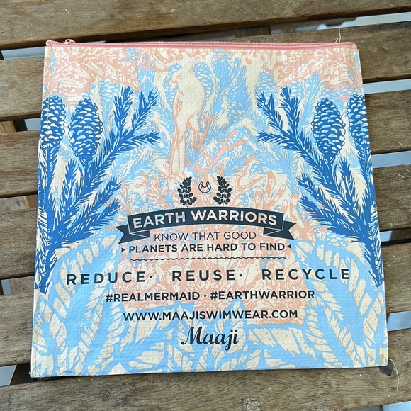 Agua Bendita/ Maaji Swimwear bags/cosmetic bags (3) - Picture 7 of 11